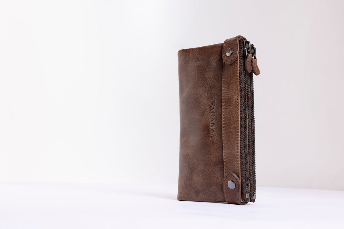 SMALL LEATHER CLUTCH