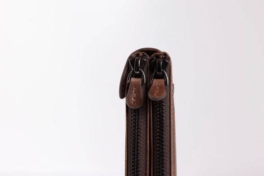 SMALL LEATHER CLUTCH