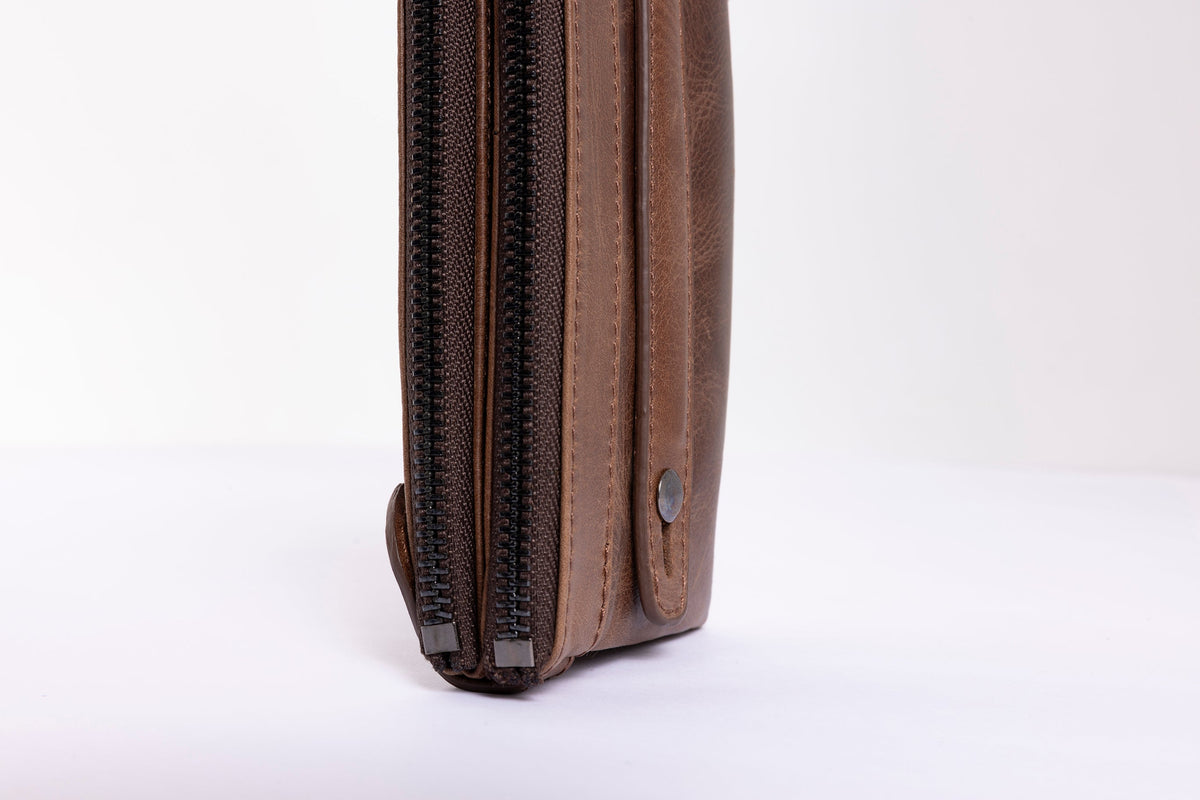 SMALL LEATHER CLUTCH