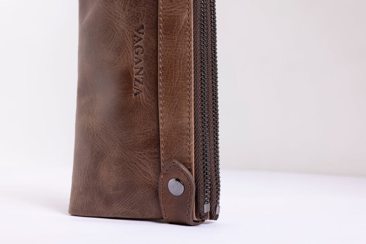 SMALL LEATHER CLUTCH