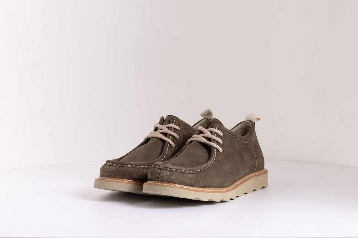 CONTRAST SOLE LACE-UP SHOES