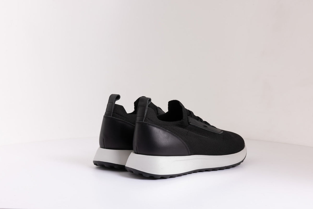 FLAT FORM CASUAL SNEAKER