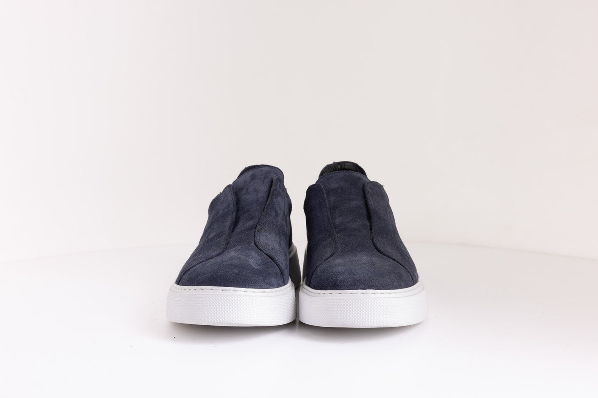 THE STITCH SUEDE SNEAKER