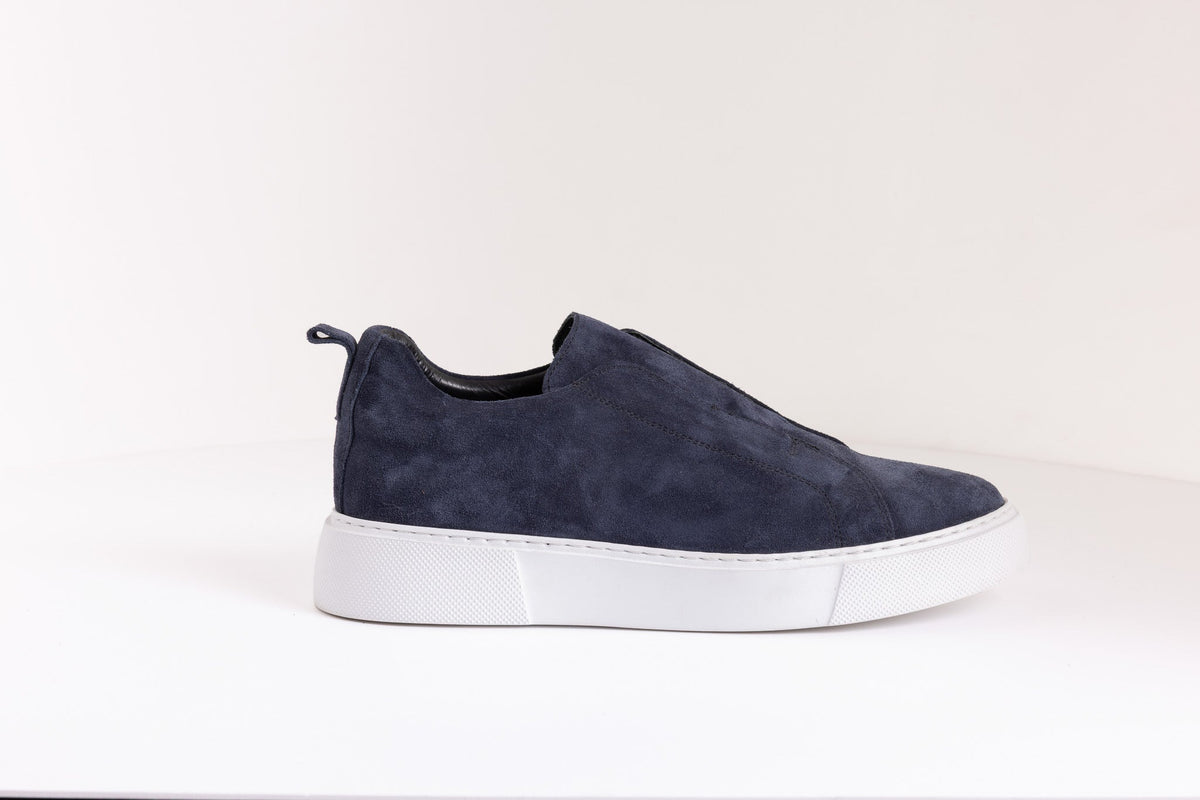 THE STITCH SUEDE SNEAKER