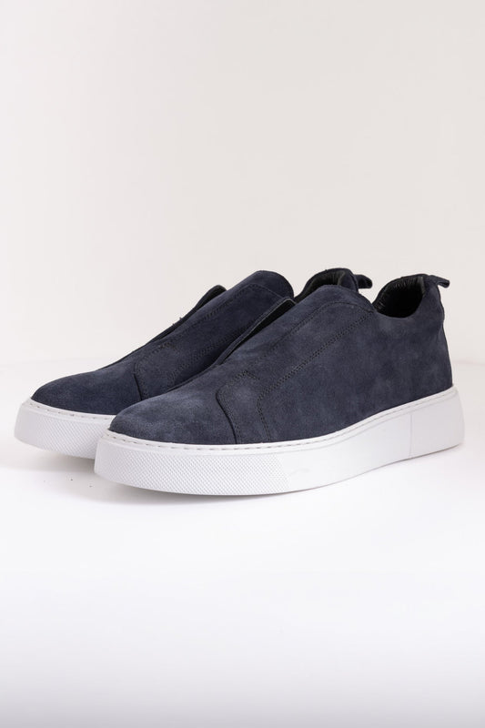 THE STITCH SUEDE SNEAKER