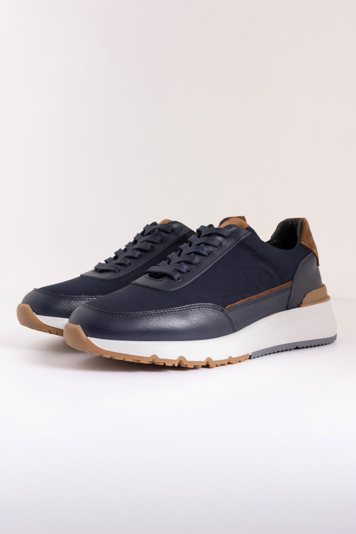THE V TOUCH SNEAKER