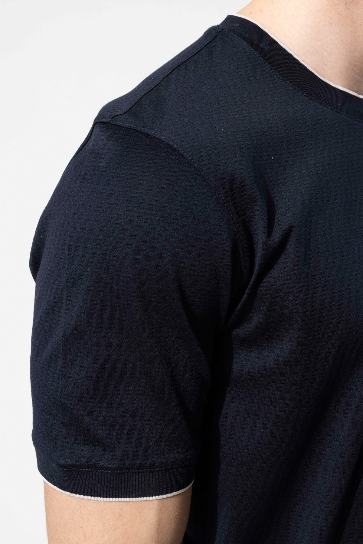 PORTO TSHIRT COLLAR SLEEVE DETAILED