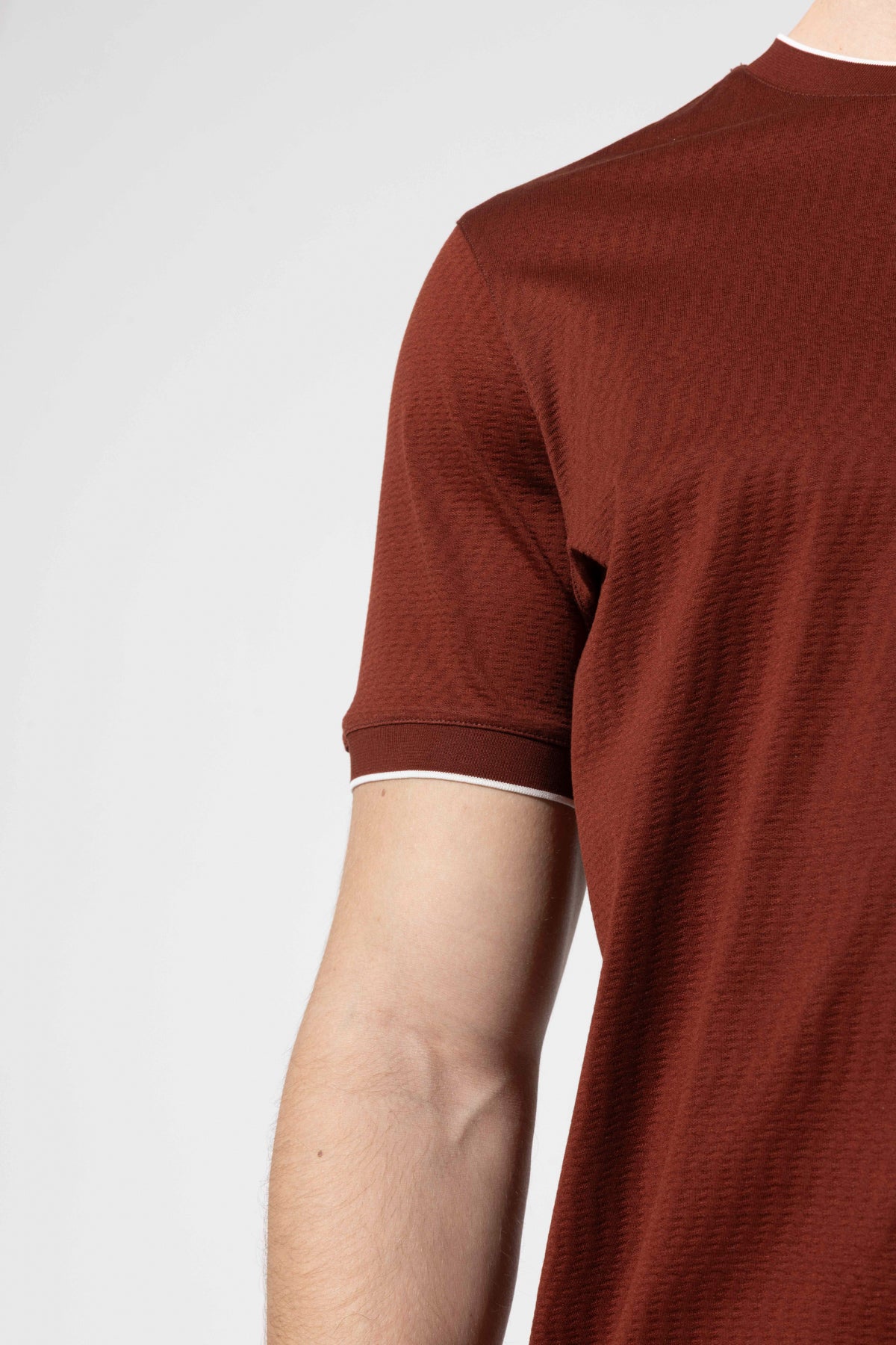 PORTO TSHIRT COLLAR SLEEVE DETAILED